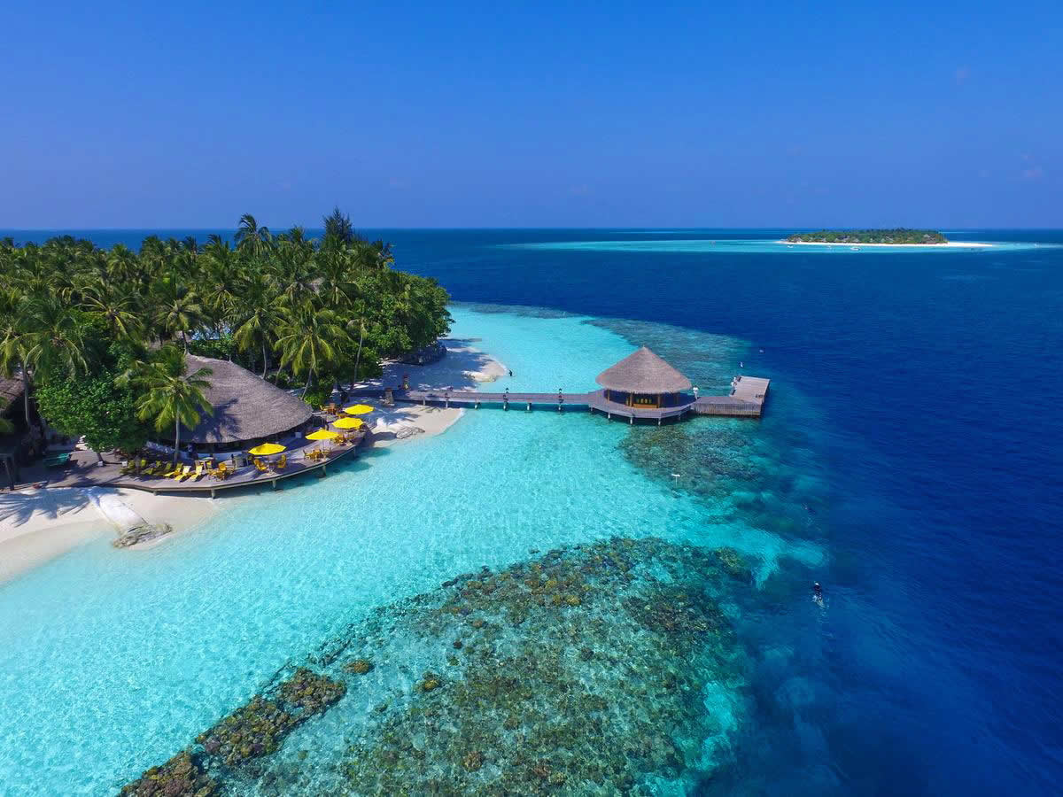 Crew-Maldives-Holidays-Dhawa-Ihuru