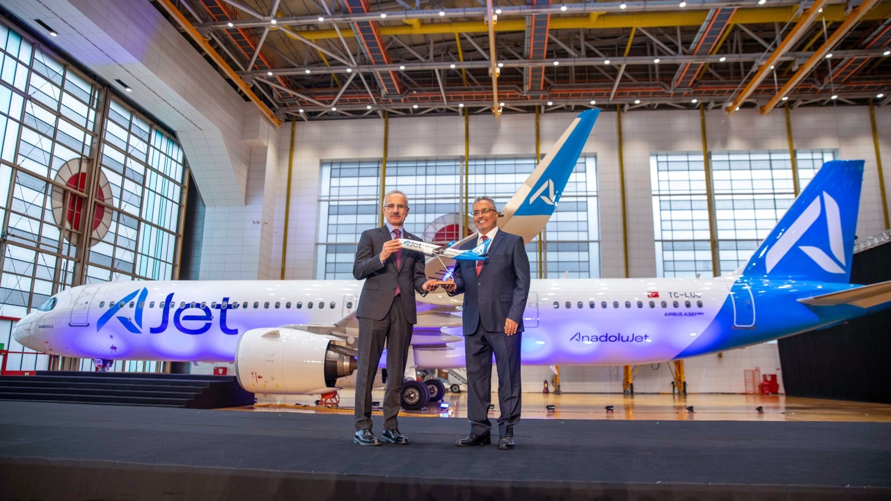 Air France-KLM unveils tiny A220 jet in superjumbo's shadow